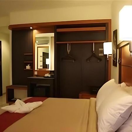 Travello Hotel Manado Zewnętrze zdjęcie