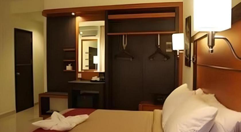 Travello Hotel Manado Zewnętrze zdjęcie
