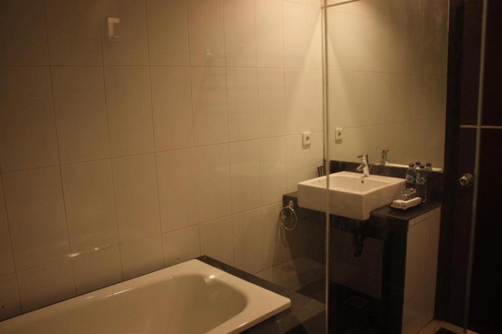 Travello Hotel Manado Zewnętrze zdjęcie